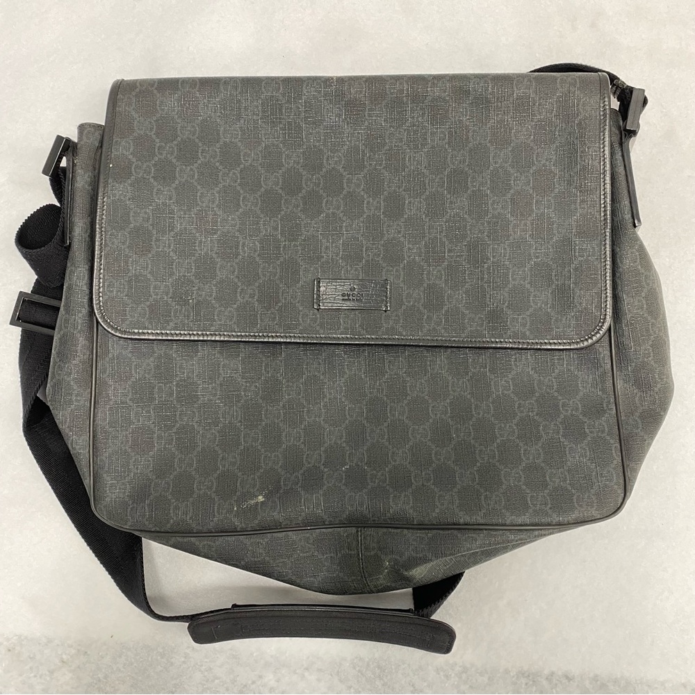 Gucci GG Supreme Black Messenger Bag